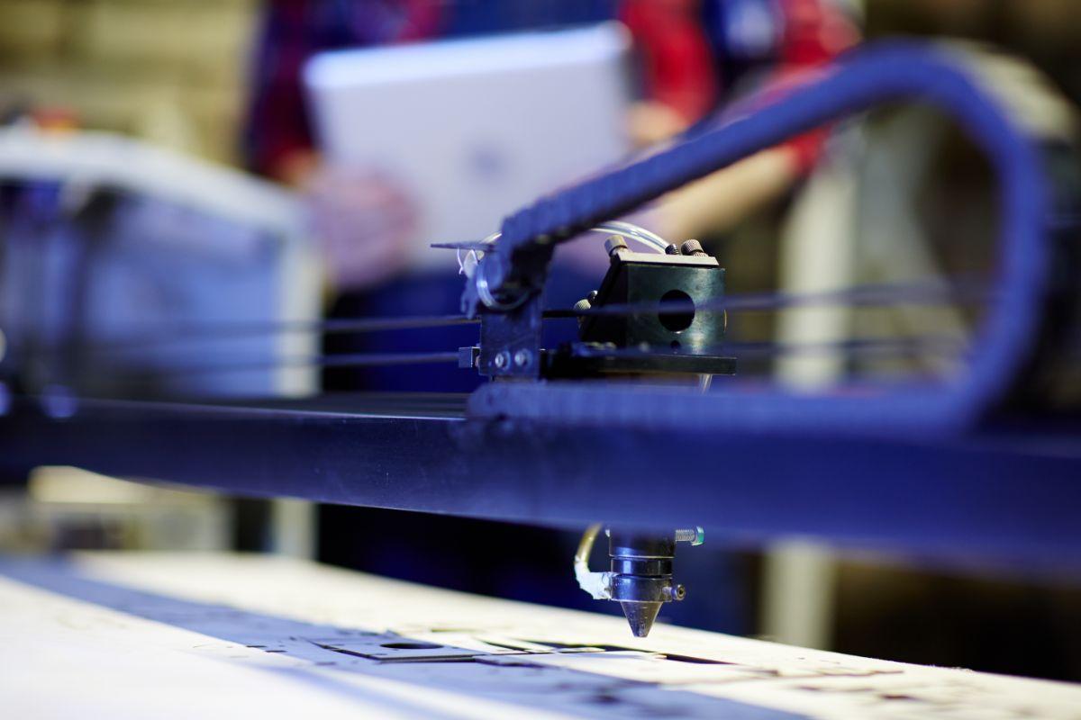 The oldest glass plaque maker in the country